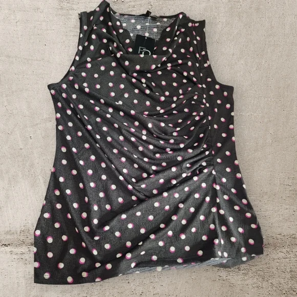 sleeveless blouse - Picture 1 of 4